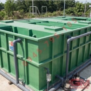 Cận cảnh bề mặt lớp nhựa composite chống thấm bên trong và hệ thống mặt bích, đường ống kết nối của cụm bể xử lý nước thải.